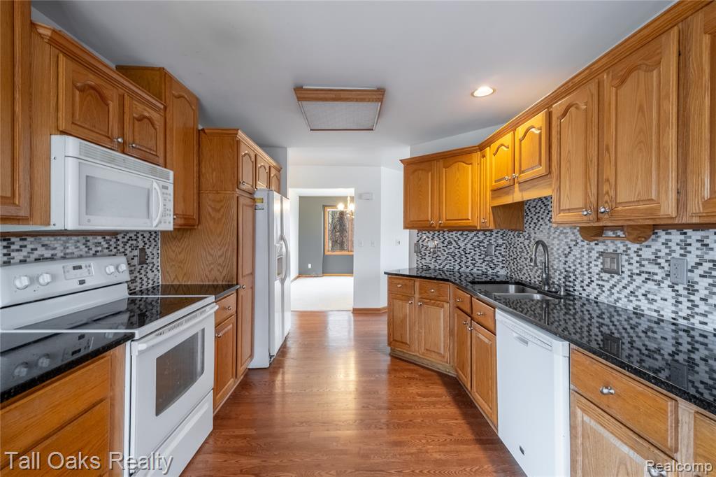 2411 Briar Creek Lane, Burton, MI 48509 — Photo 15