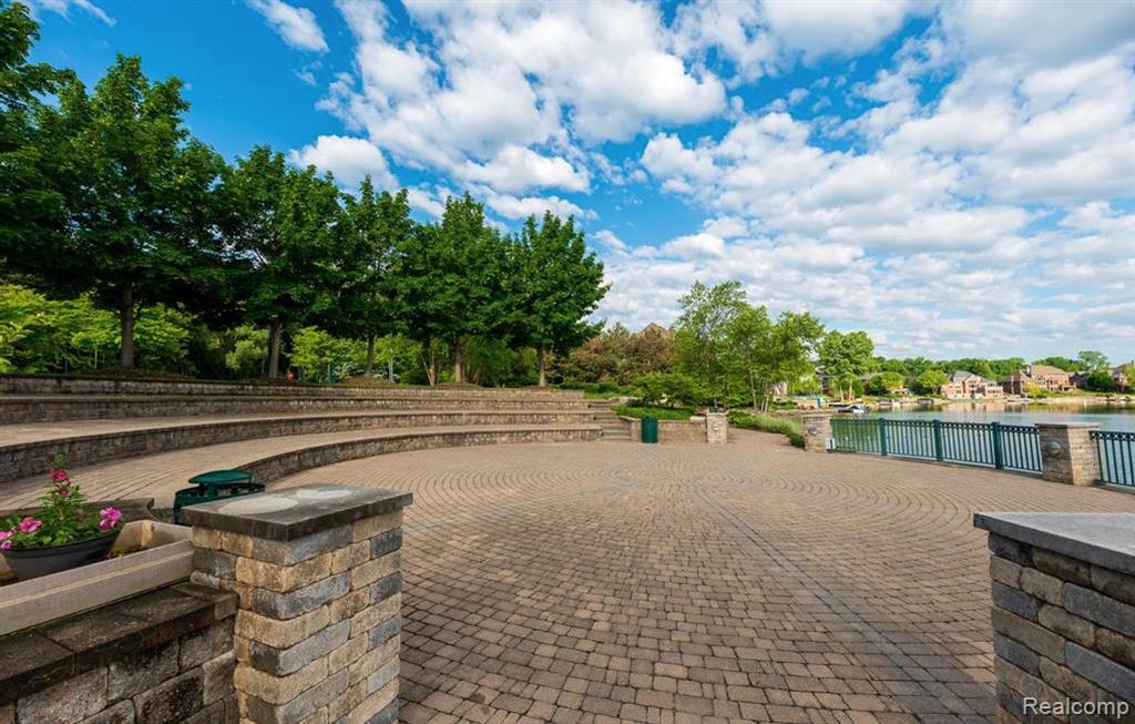 10539 Stoney Point Drive, South Lyon, MI 48178 — Photo 11