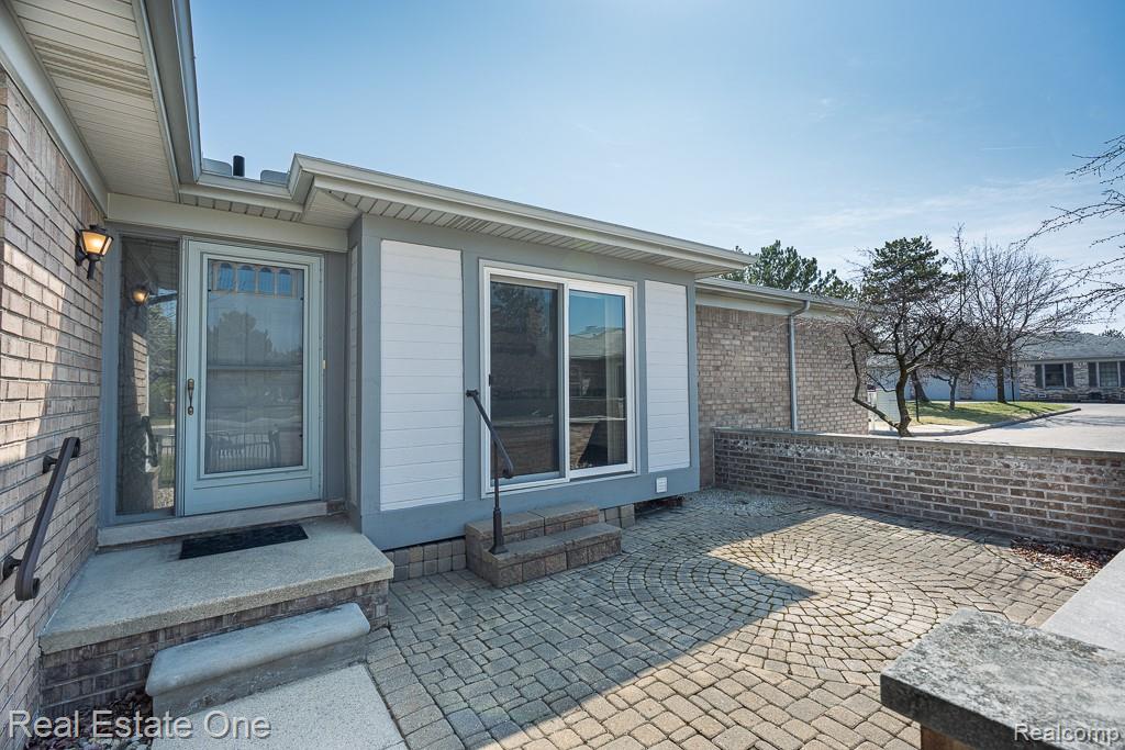48790 Mill Bank Court, Utica, MI 48315 — Photo 31