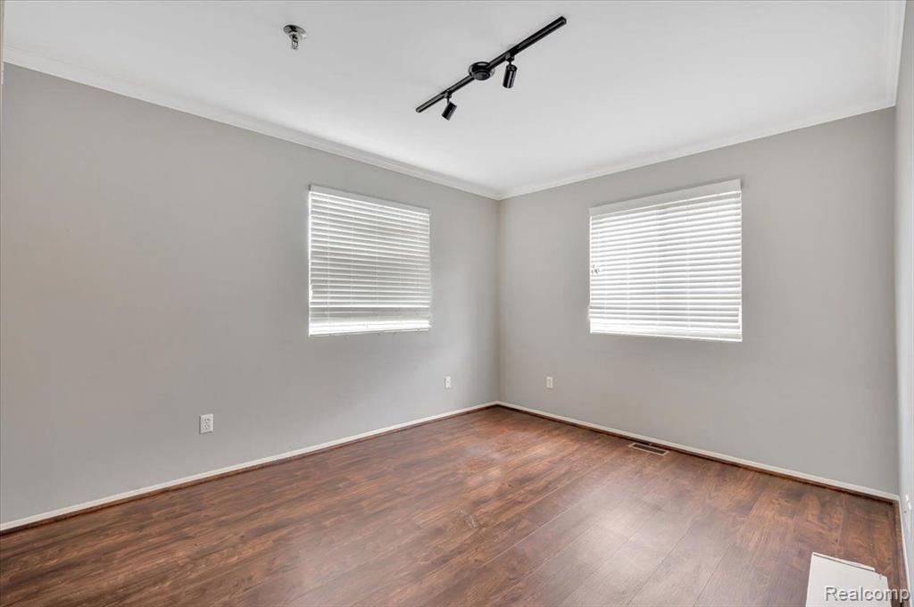 101 EMERALD CHASE Drive, Lake Orion, MI 48362 — Photo 11