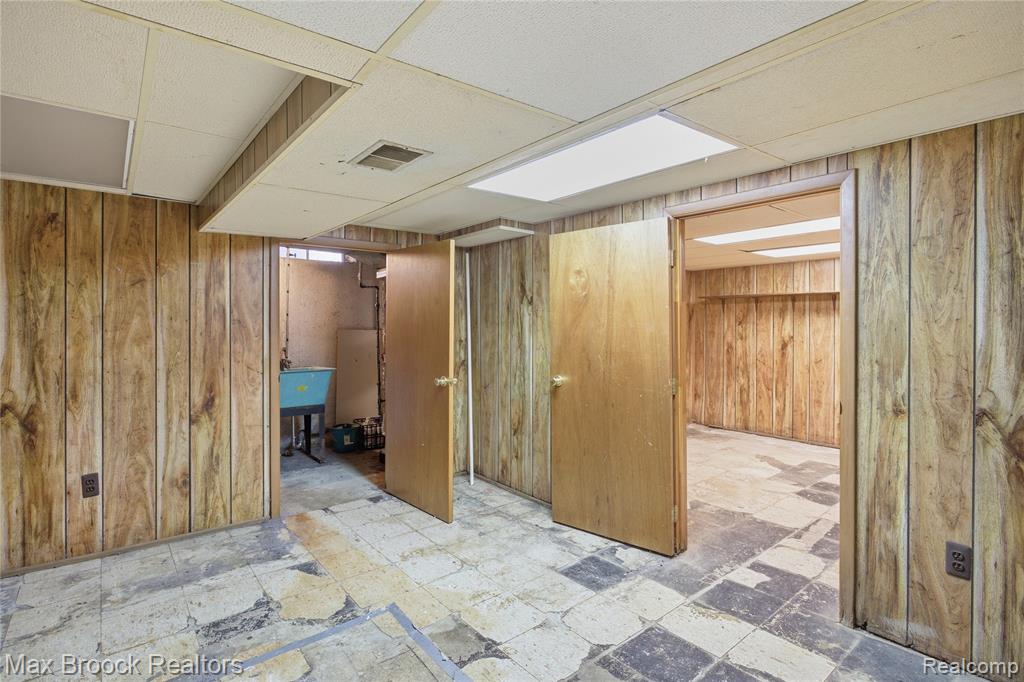 8759 Calvert Drive, Sterling Heights, MI 48312 — Photo 22