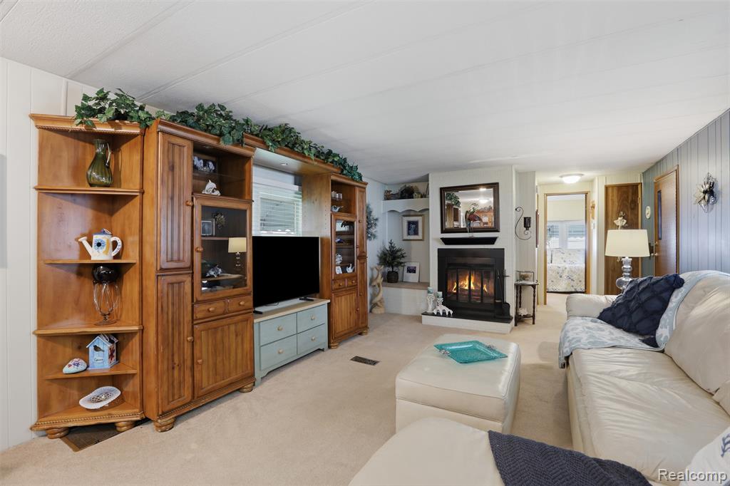 27 Ponderosa Trail, Belleville, MI 48111 — Photo 6
