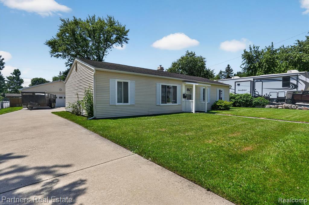 6134 Stephen, Brighton, MI 48116 — Photo 2