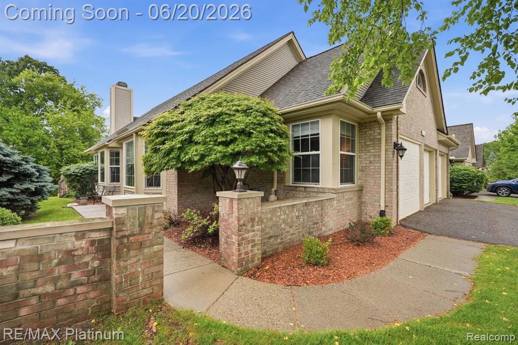 814 Whisperwood Drive, Fenton, MI 48430 — front exterior
