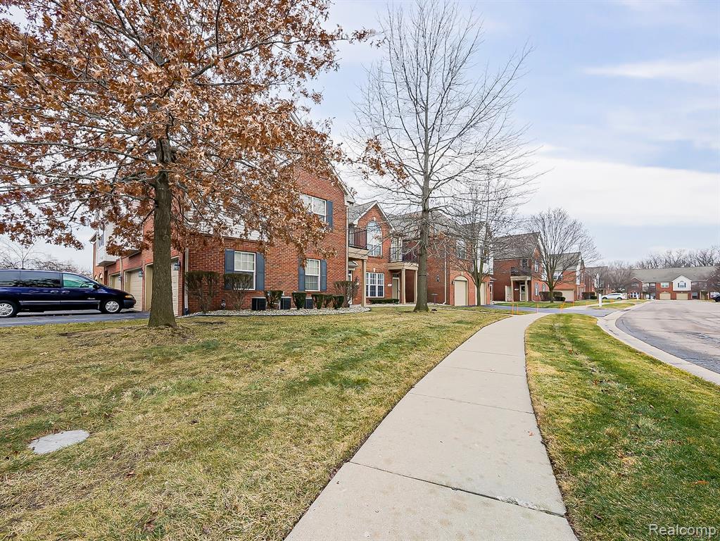 23461 Williamsburg Circle, Woodhaven, MI 48183 — Photo 17