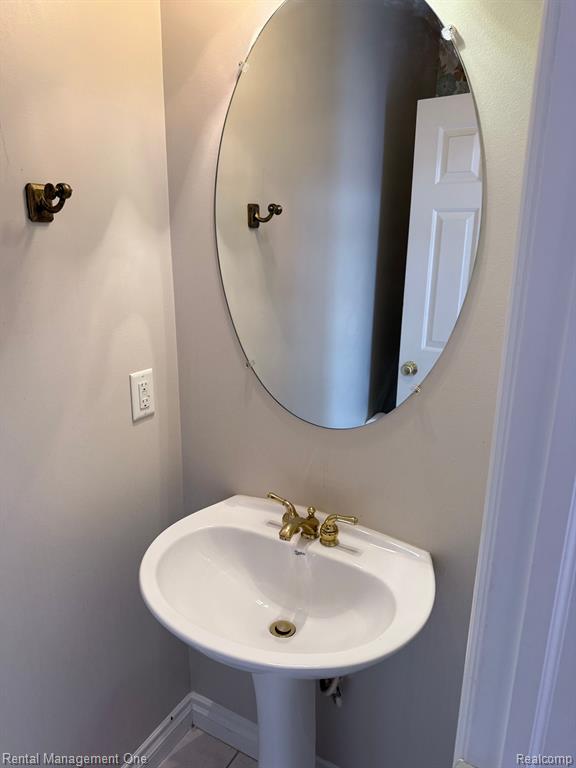 5709 HAMPSHIRE Lane, Ypsilanti, MI 48197 — Photo 20