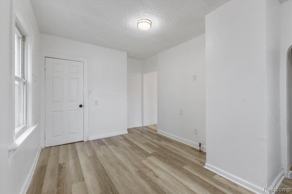 7525 E ROBINWOOD Street, Detroit, MI 48234 — Photo 8