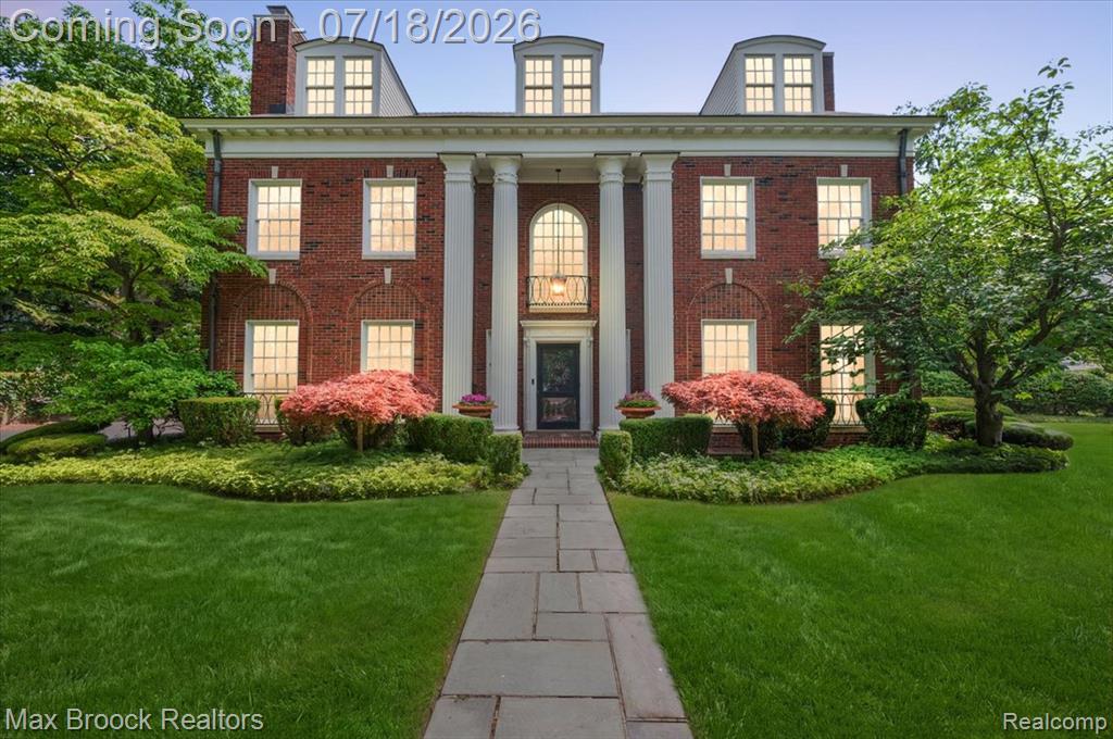294 Lincoln Road, Grosse Pointe, MI 48230