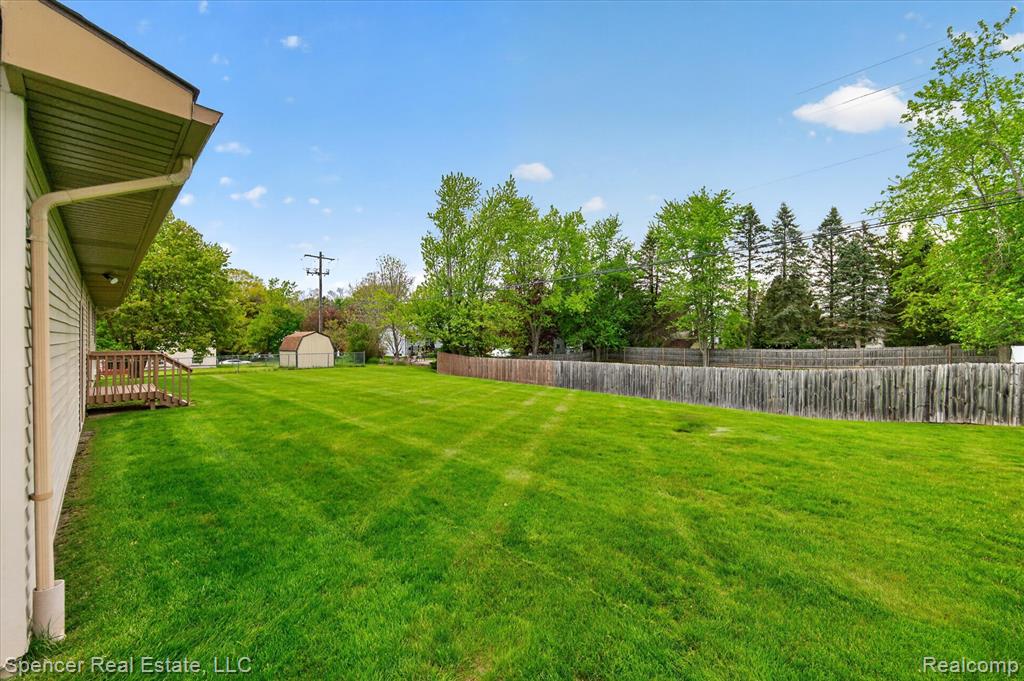 5988 Waldon Road, Clarkston, MI — Photo 38