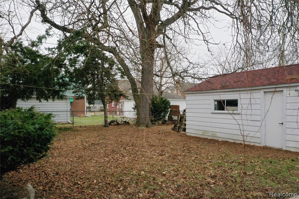 16535 Lincoln Avenue, Eastpointe, MI 48021 — Photo 39