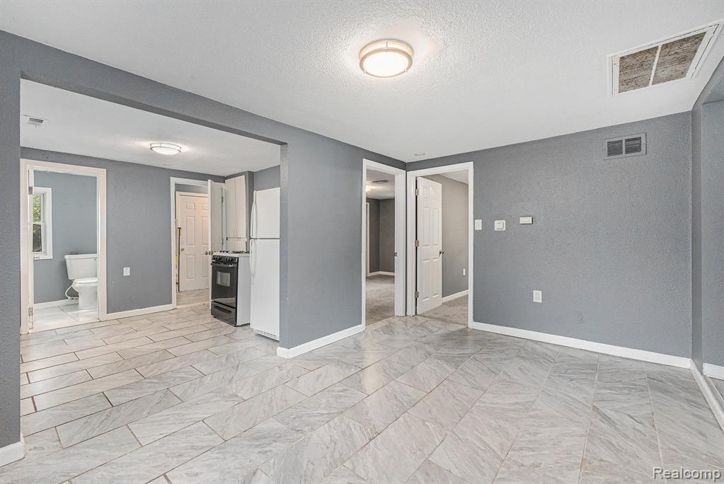 11472 Cadillac Avenue, Warren, MI 48089 — Photo 8