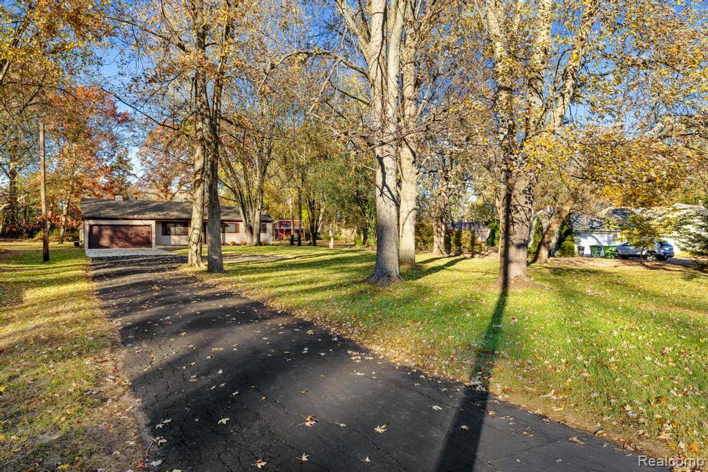 8695 Pacton Drive, Shelby Twp, MI 48317 — Photo 37