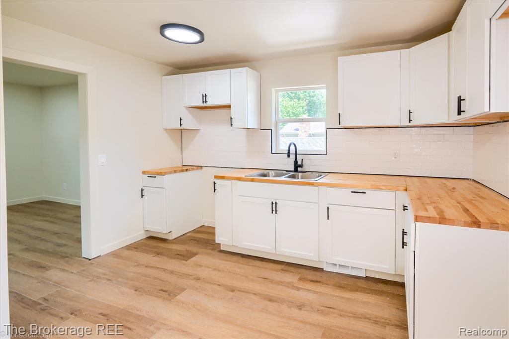 1401 Hillside Drive, Flint, MI 48532 — Photo 18