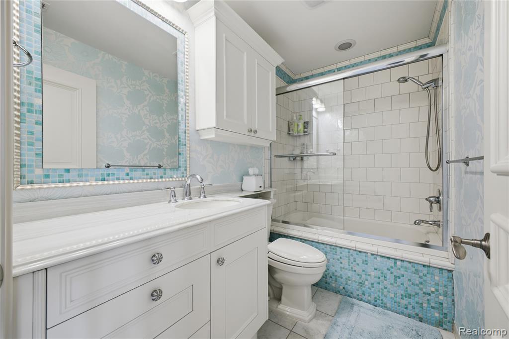 5230 Clarendon Crest Street, Bloomfield Hills, MI 48302 — Photo 31