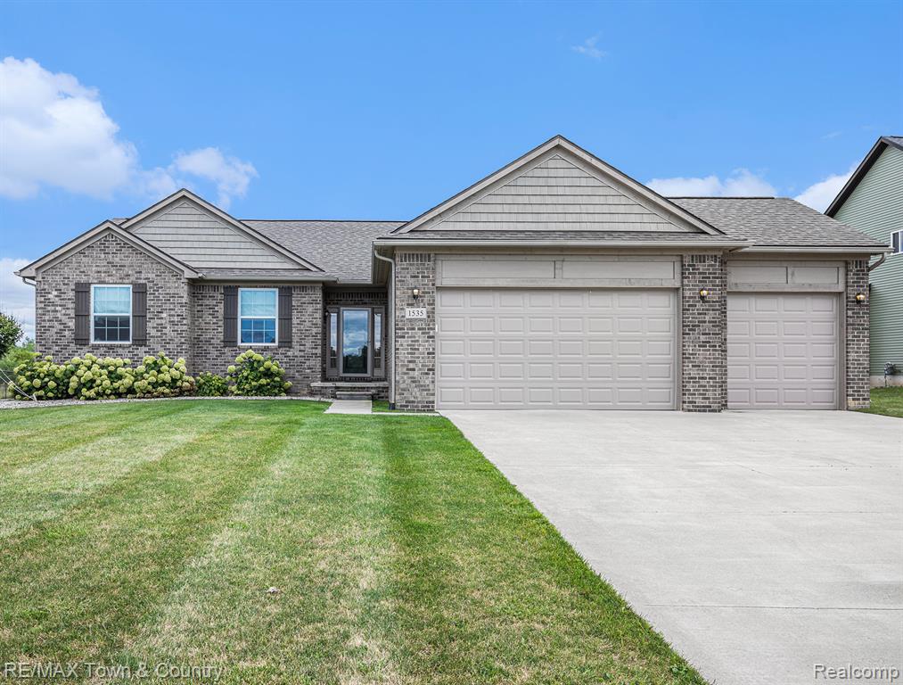 1535 Woodlake Lane, Grand Blanc, MI 48439 — Photo 32