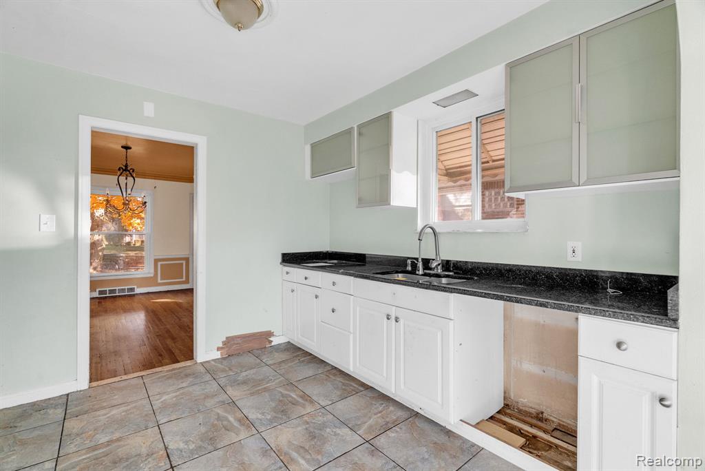 18817 Bretton Drive, Detroit, MI 48223 — Photo 20