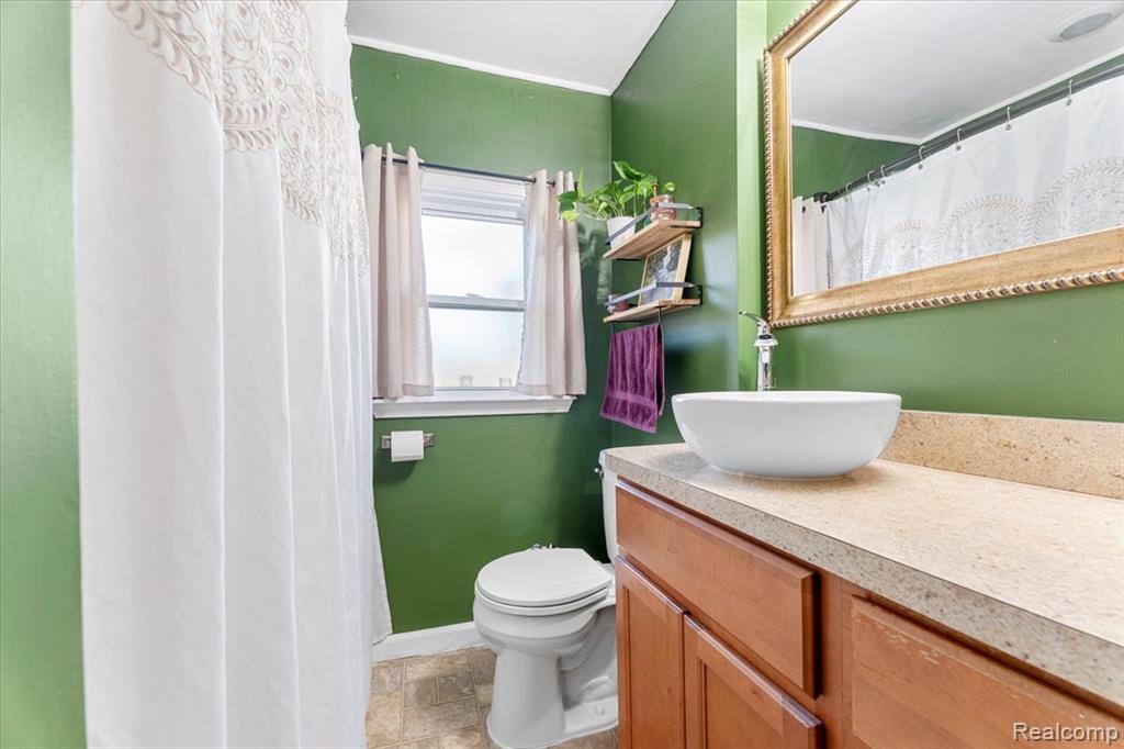 24608 Woodland Drive, Brownstown, MI 48134 — Photo 16