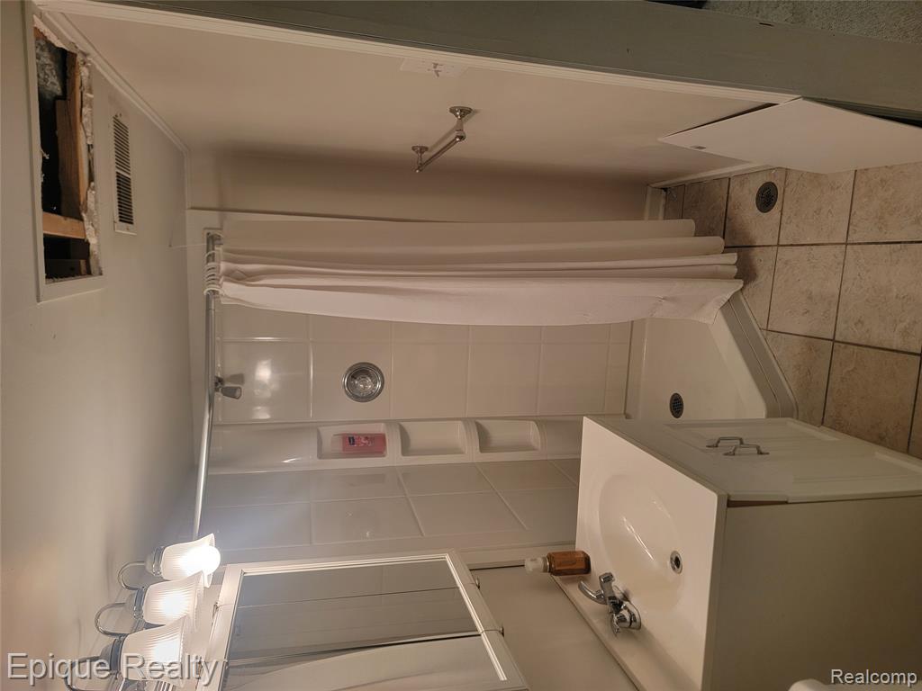 753 Applegate Drive, Marysville, MI 48040 — Photo 20