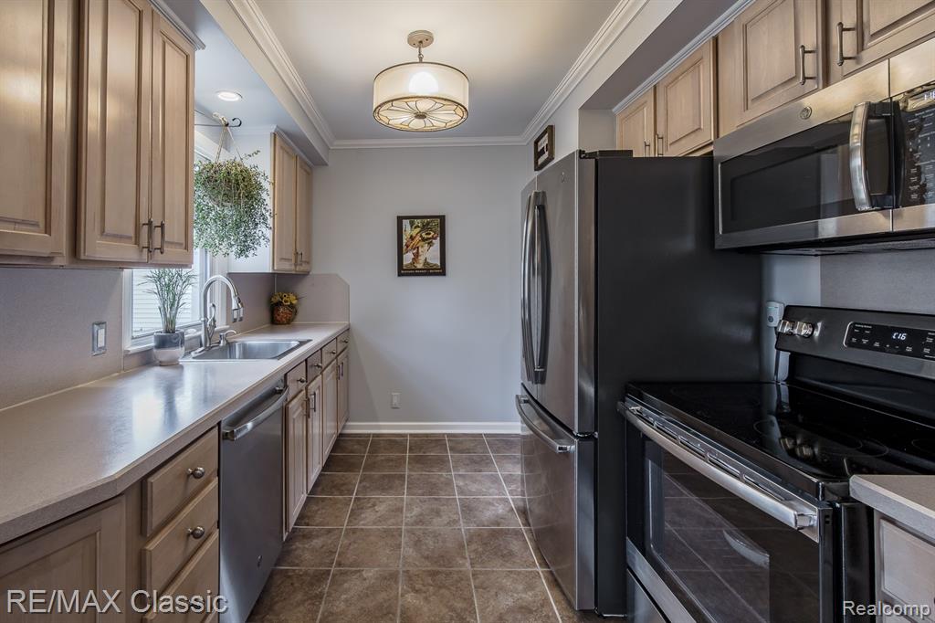 4422 Rosewold Avenue, Royal Oak, MI 48073 — Photo 12