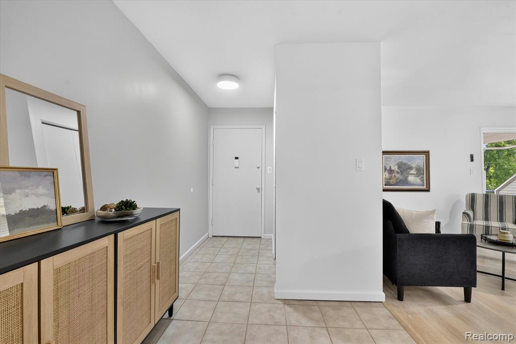 8127 Colony Drive, 21, Grosse Ile, MI 48138 — Photo 3