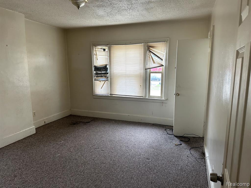 671 W HURON Street, Pontiac, MI 48341 — Photo 9