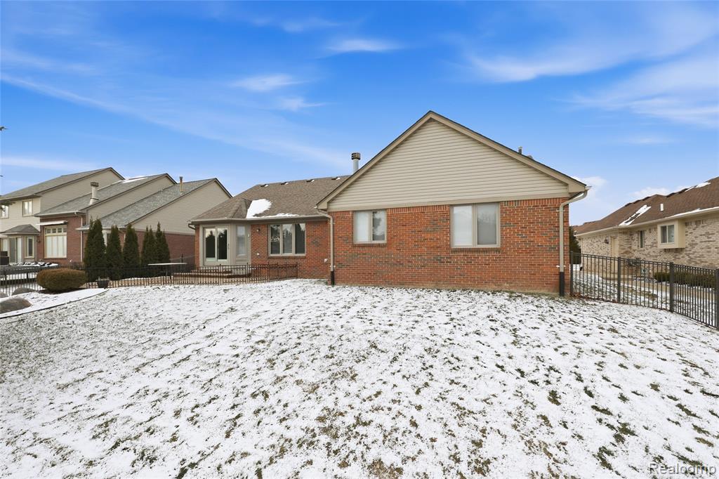 48274 Beacon Square Drive, Macomb, MI 48044 — Photo 6
