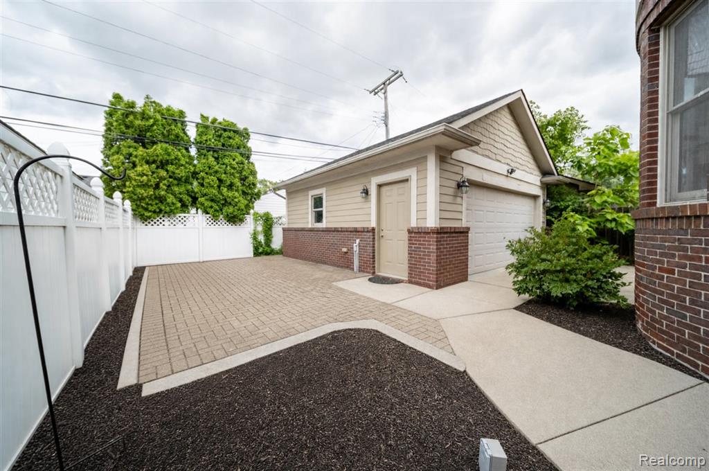 717 S Kenwood Avenue, Royal Oak, MI 48067 — Photo 34
