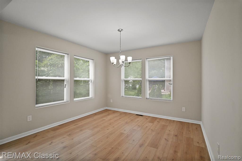 7038 WELLINGTON Lane, Ypsilanti, MI 48197 — Photo 9