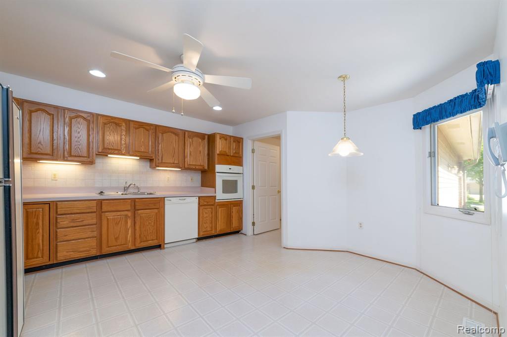 21345 BOXWOOD, Farmington Hills, MI 48336 — Photo 10