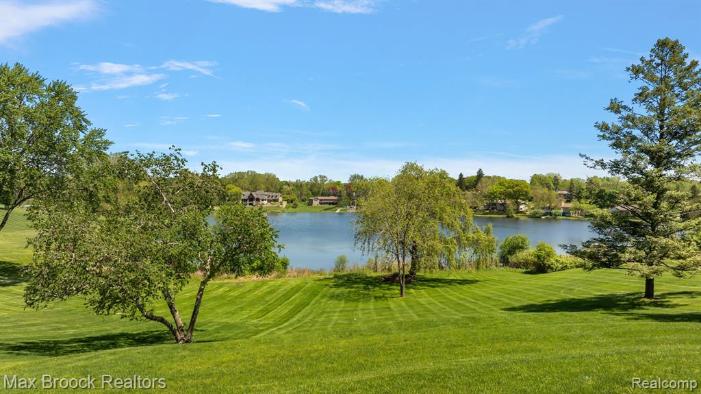6925 Meadowlake Road, Bloomfield Hills, MI 48301 — Photo 40
