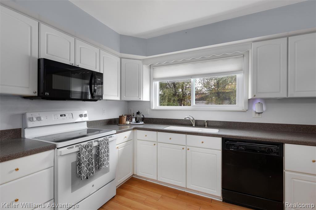 6927 Apache Trail, Westland, MI — Photo 6