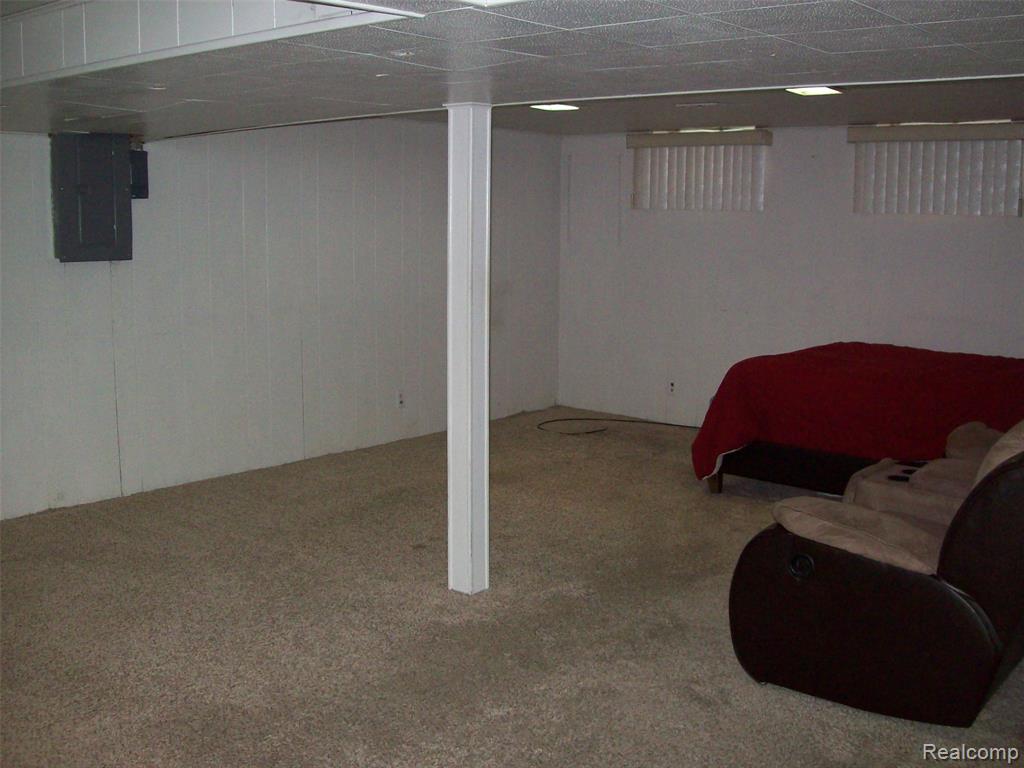 7653 Pinehurst Street, Dearborn, MI 48126 — Photo 19