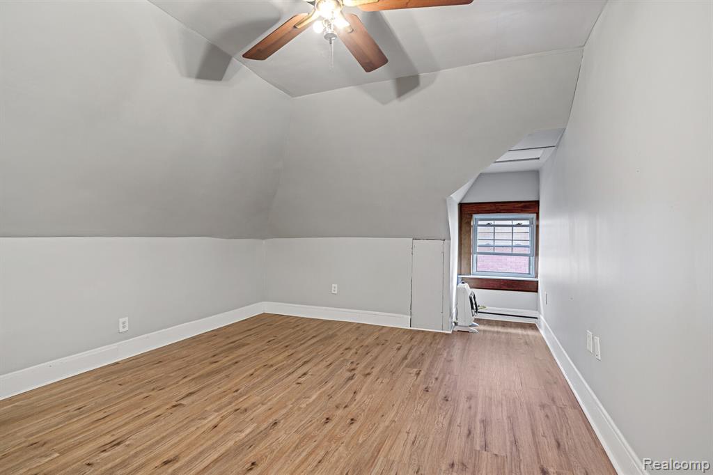 243 E Edsel Ford, Detroit, MI 48202 — Photo 29