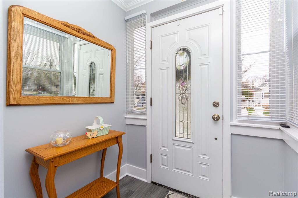 843 CHERRY Street, Wyandotte, MI 48192 — Photo 5