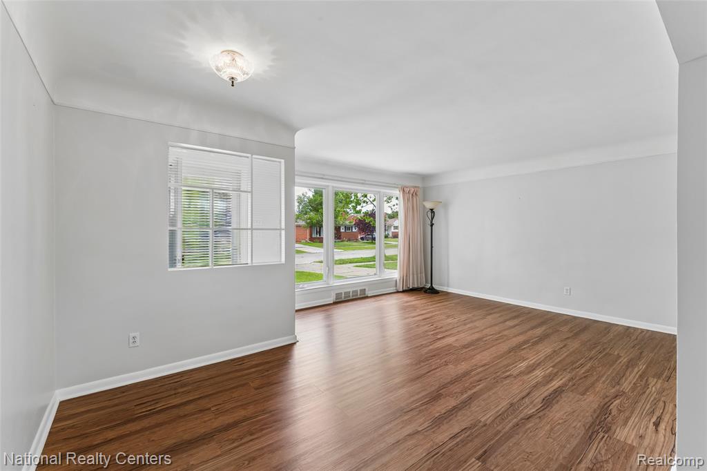 8108 Whitefield Street, Dearborn Heights, MI 48127 — Photo 3
