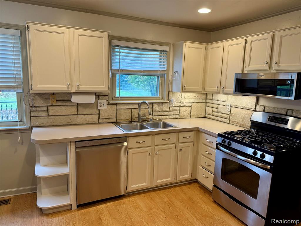3596 Barberry Circle, Wixom, MI 48393 — Photo 5
