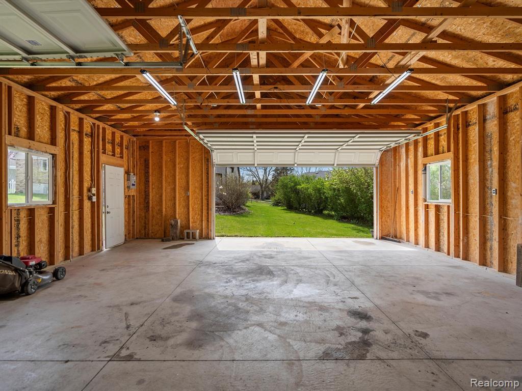 860 MANOR Drive, Milford, MI 48381 — Photo 19