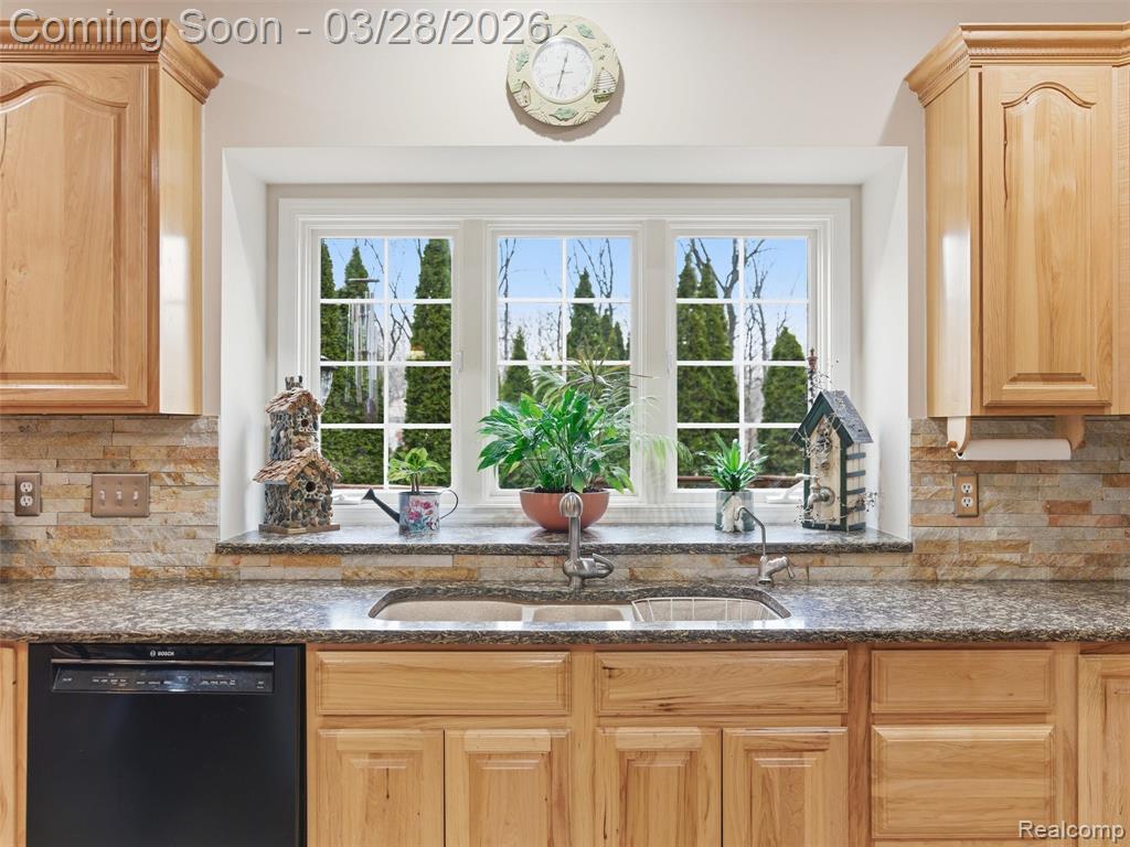 281 Mead Road, Rochester Hills, MI 48306 — Photo 17