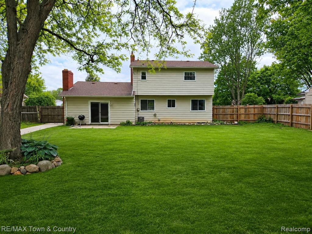 405 Terrace Drive, Flushing, MI 48433 — Photo 2