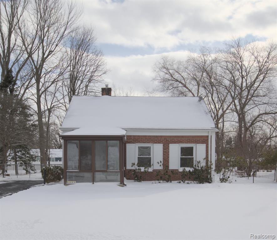 9249 Whitall Lane, Grosse Ile, MI 48138