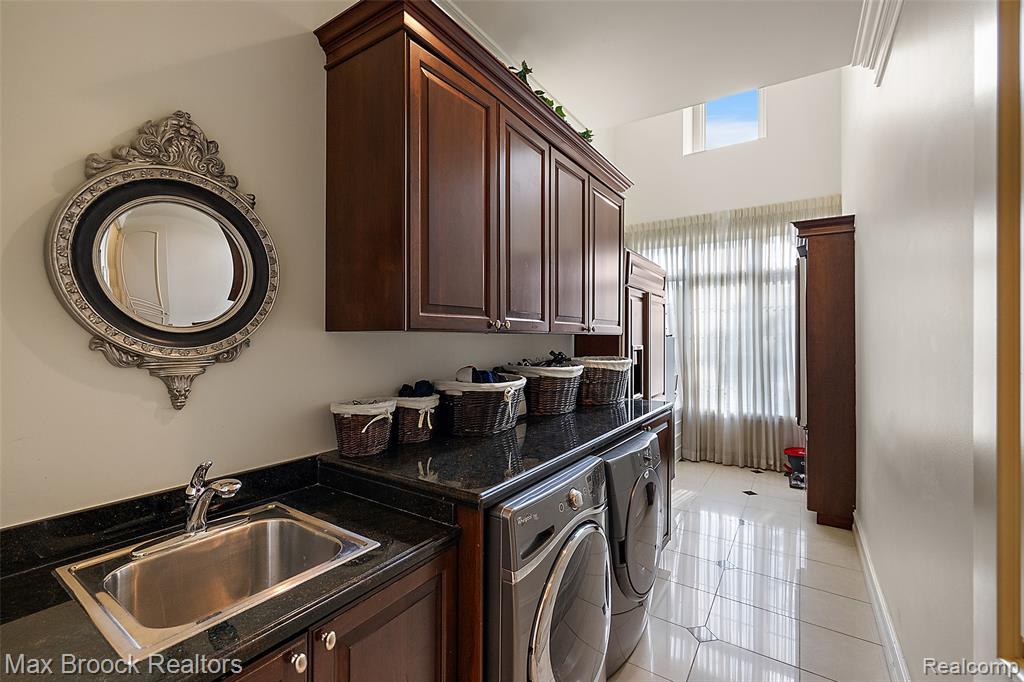 7428 Foxburg Court, Clarkston, MI 48348 — Photo 14