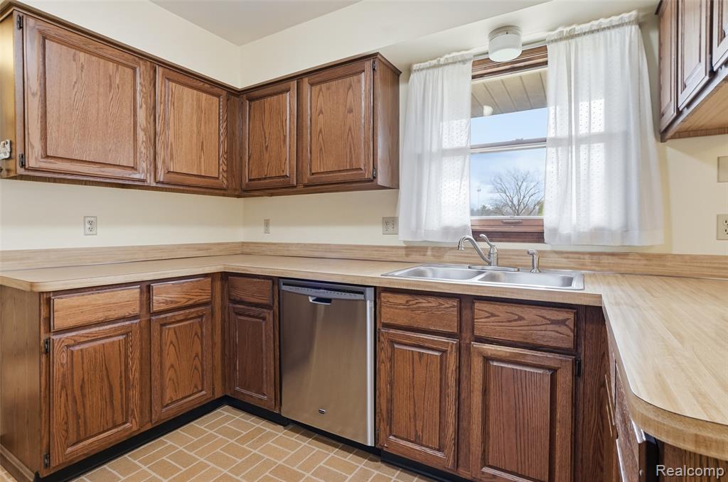 6080 W Coon Lake Road, Howell, MI 48843 — Photo 11