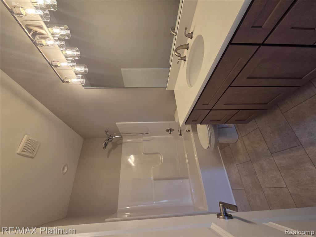 7494 SKYLAR Court, Swartz Creek, MI 48473 — Photo 10