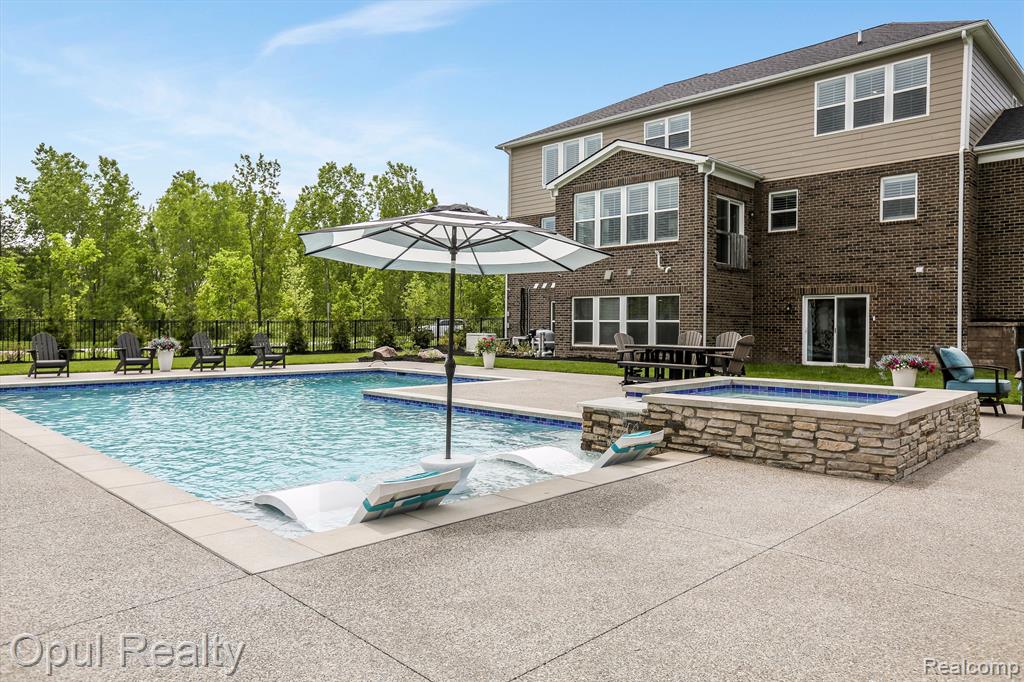 7484 HARDWOOD Circle, Canton, MI 48187 — Photo 57