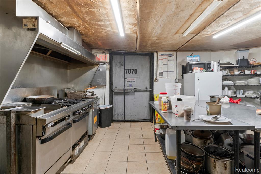 6538 Michigan Avenue, Detroit, MI 48210 — Photo 24