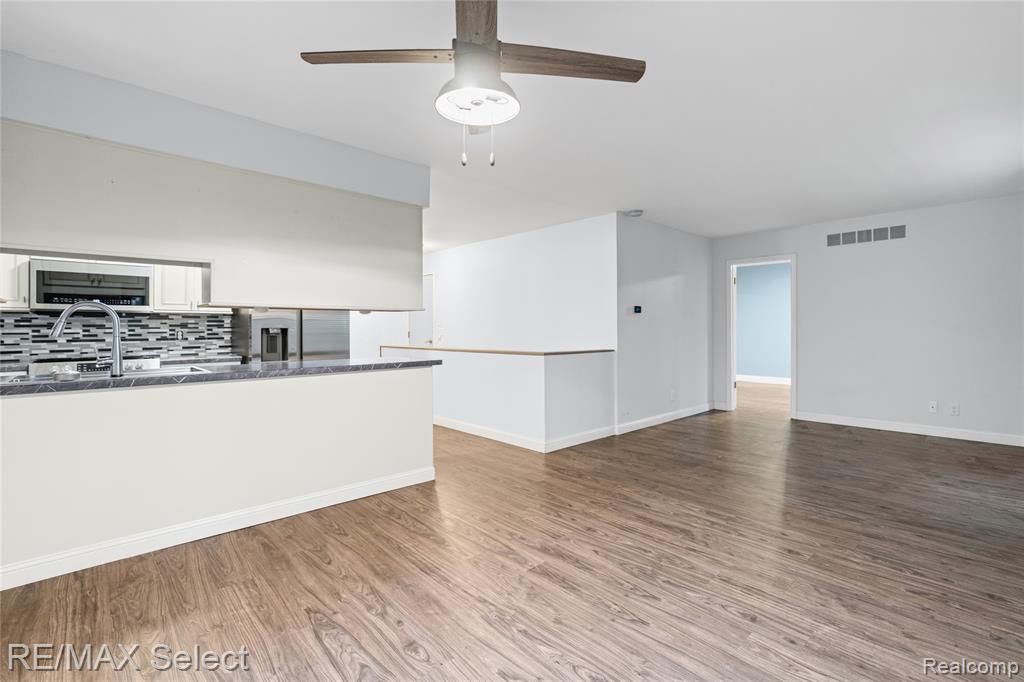 580 Oakbrook Circle, Flushing, MI 48433 — Photo 21