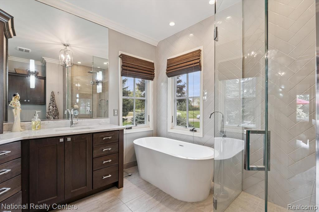 730 Berwick Court, Highland, MI — Photo 33