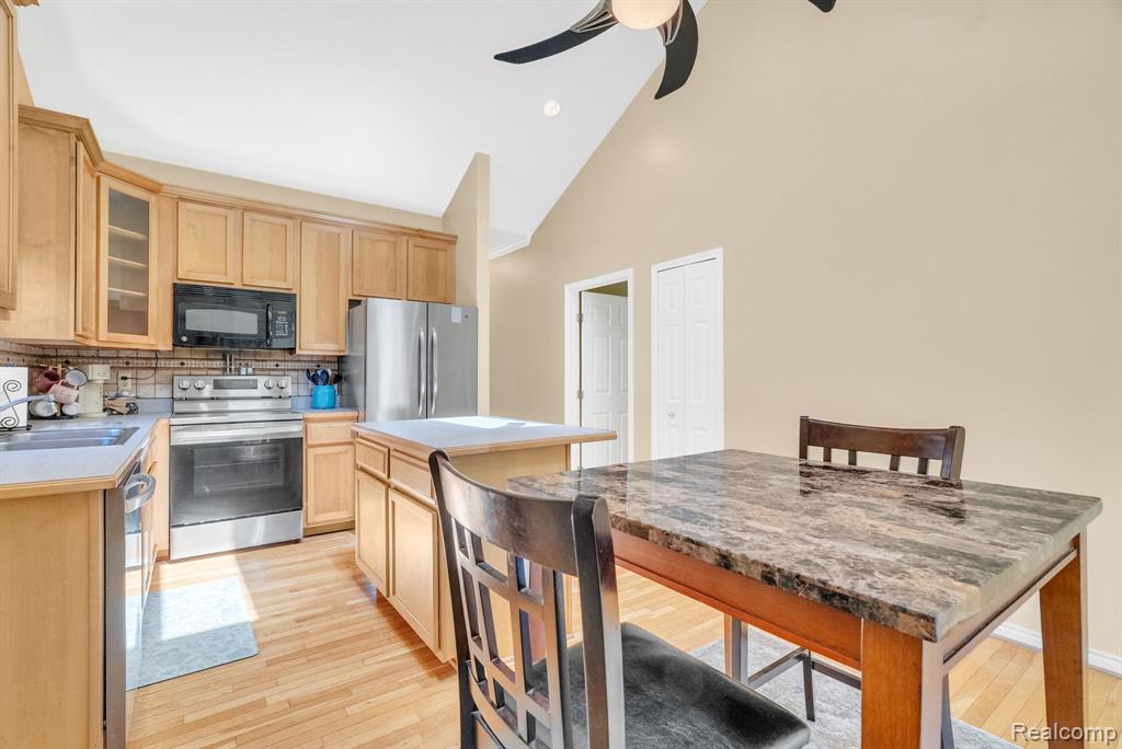 42682 Park Cresent Drive, Sterling Heights, MI 48313 — Photo 18