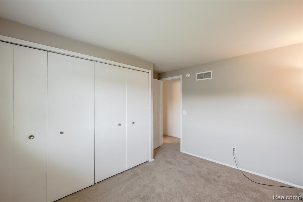 4851 Shoreline Boulevard, Waterford, MI 48329 — Photo 24