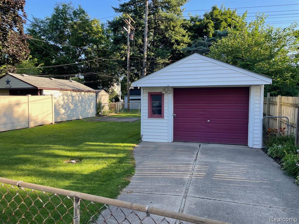 8439 Harding Street, Center Line, MI 48015 — Photo 16